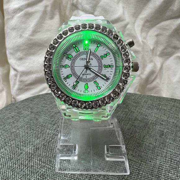 NWOT…GENEVA QUARTZ WATCH, WHITE BAND LED WATCH COLOR CHANGING. AMAZING SPORT. - Picture 8 of 16